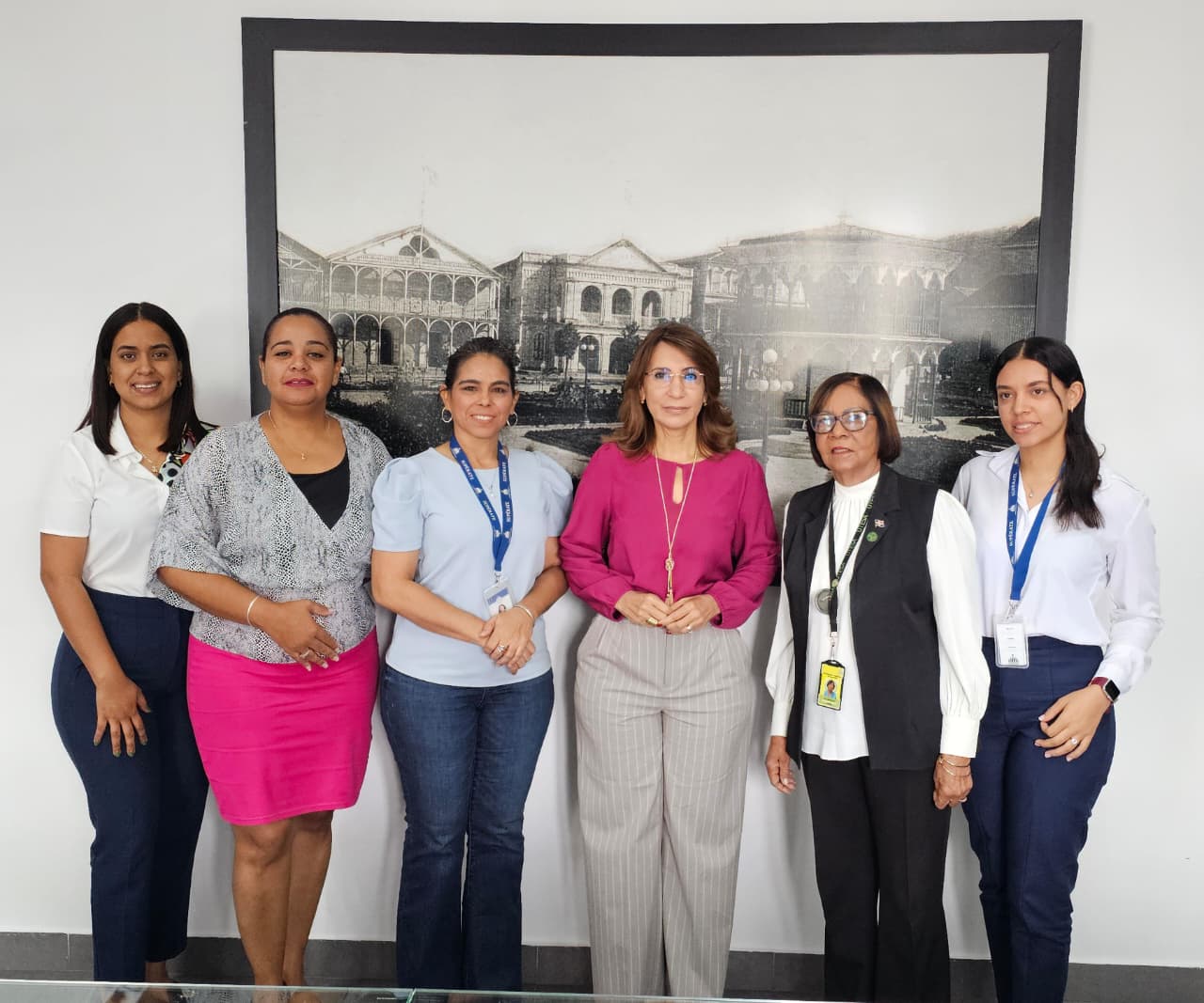 Gobernadora Claritza Rochtte participa en reunión de coordinación con representantes del programa Supérate