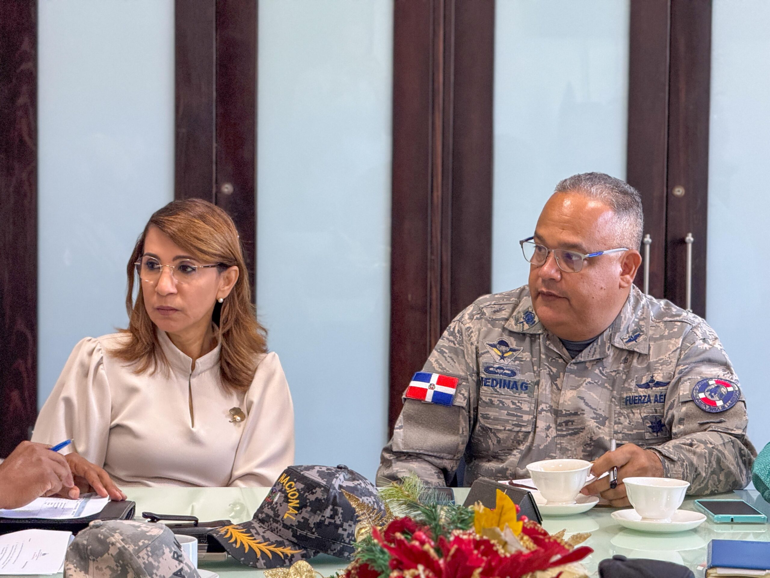 Gobernadora Claritza Rochtte lidera mesa de trabajo para fortalecer la seguridad en Puerto Plata