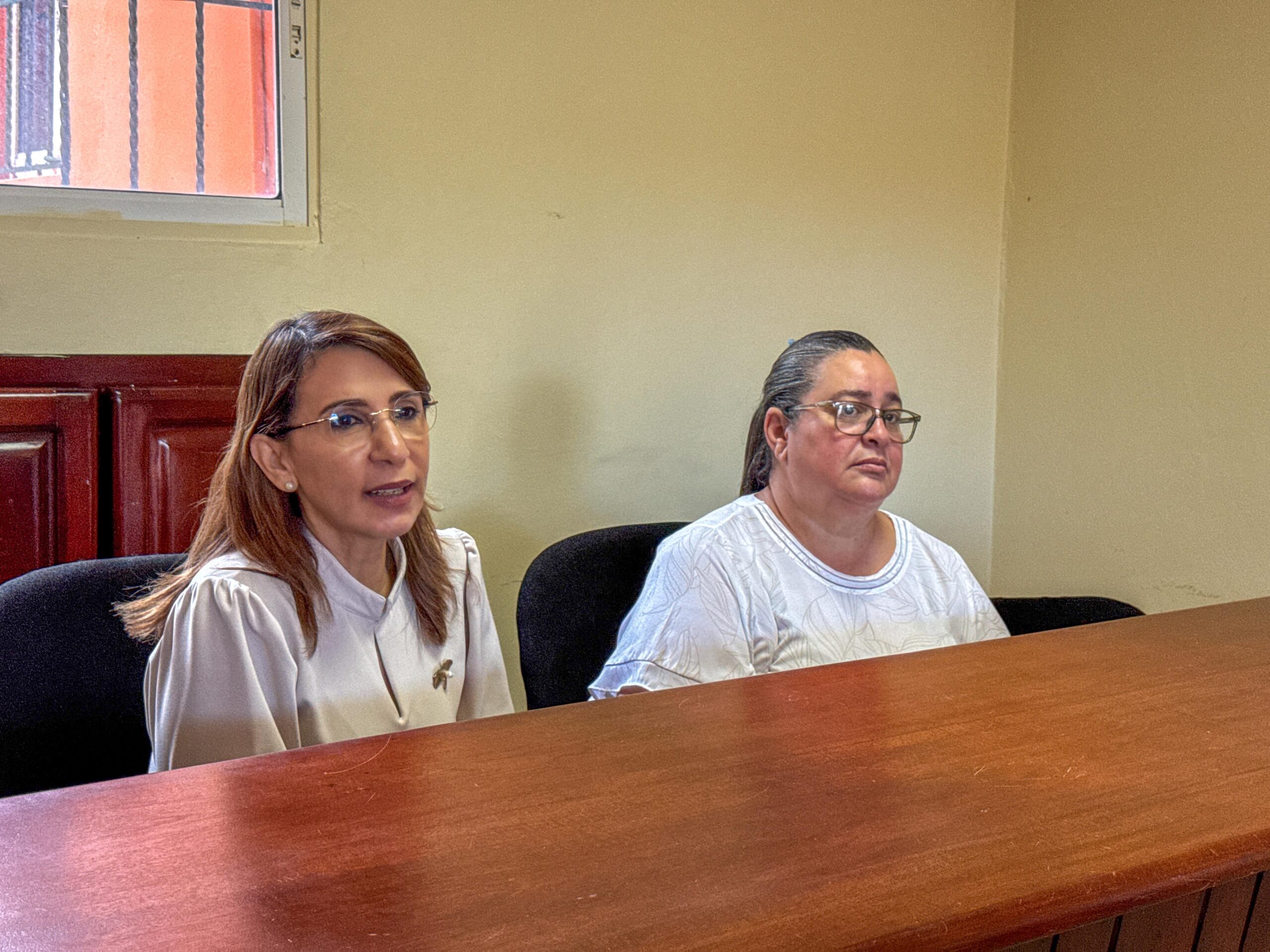 Gobernadora Claritza Rochtte se traslada a Guananico para dar seguimiento a situación de carretera