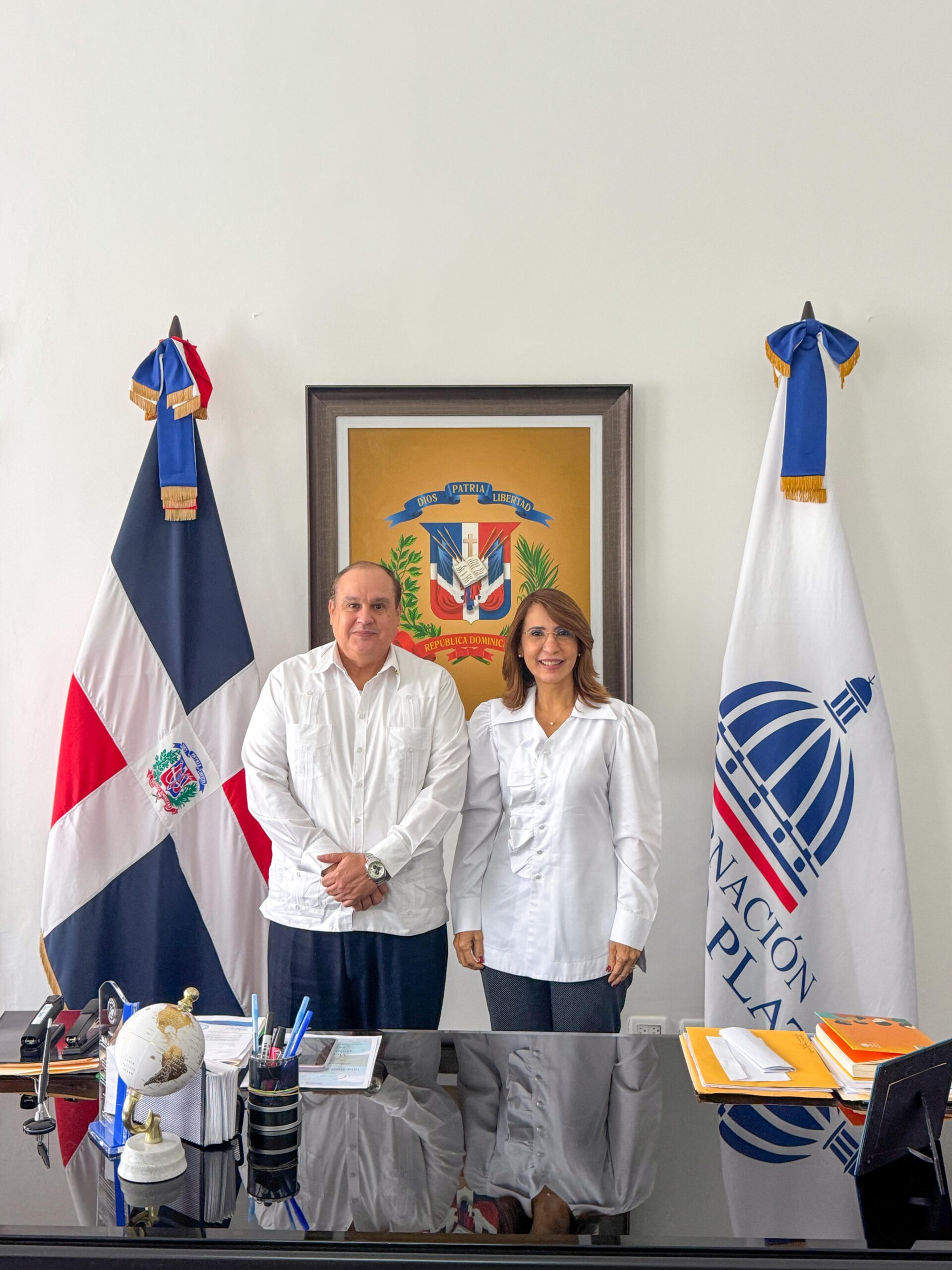 Gobernadora Claritza Rochtte recibe visita de cortesía del juez suplente del TSE