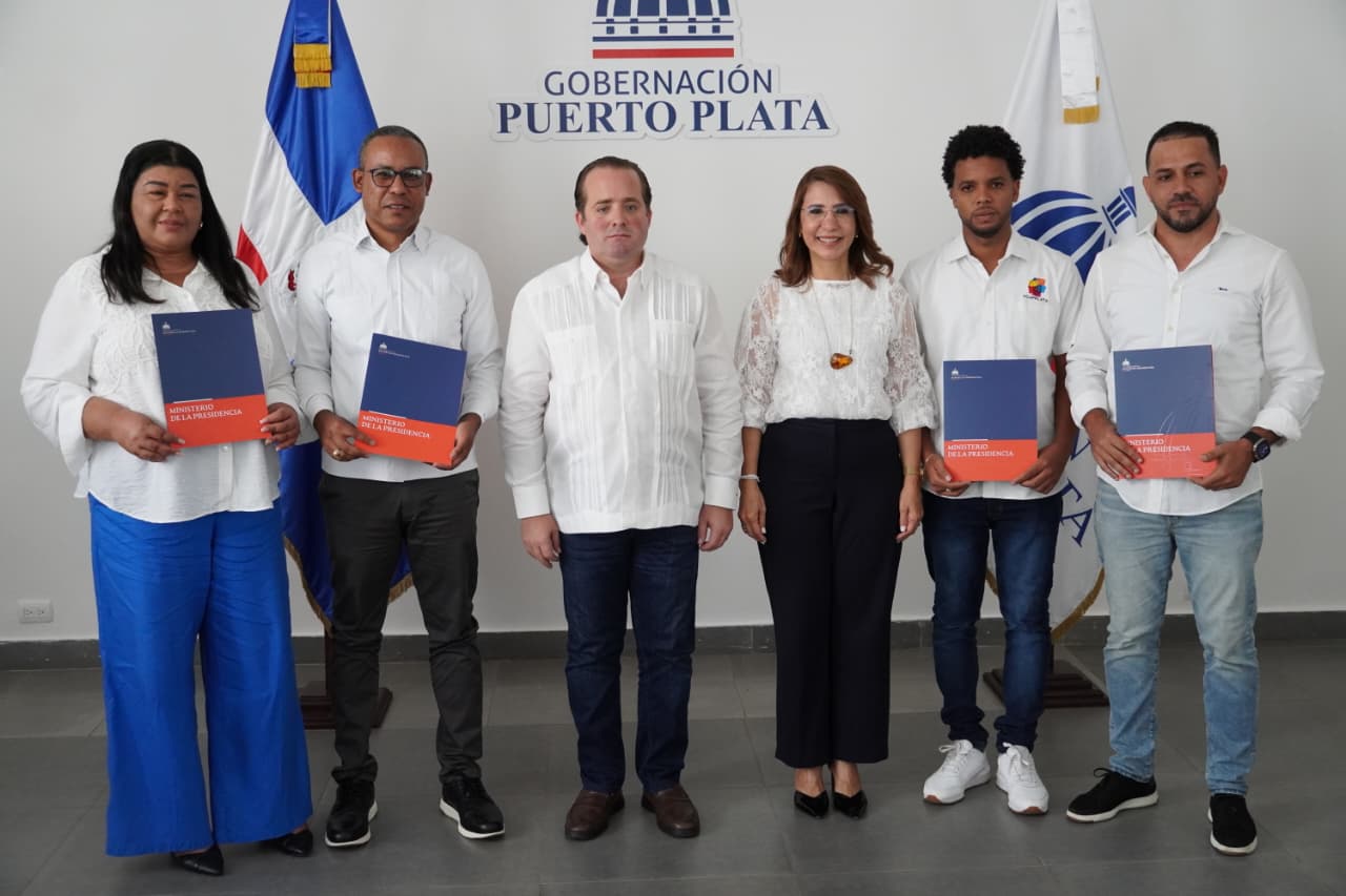 Gobernadora Claritza Rochtte participa en entrega de aportes encabezada por el ministro José Ignacio Paliza en Puerto Plata