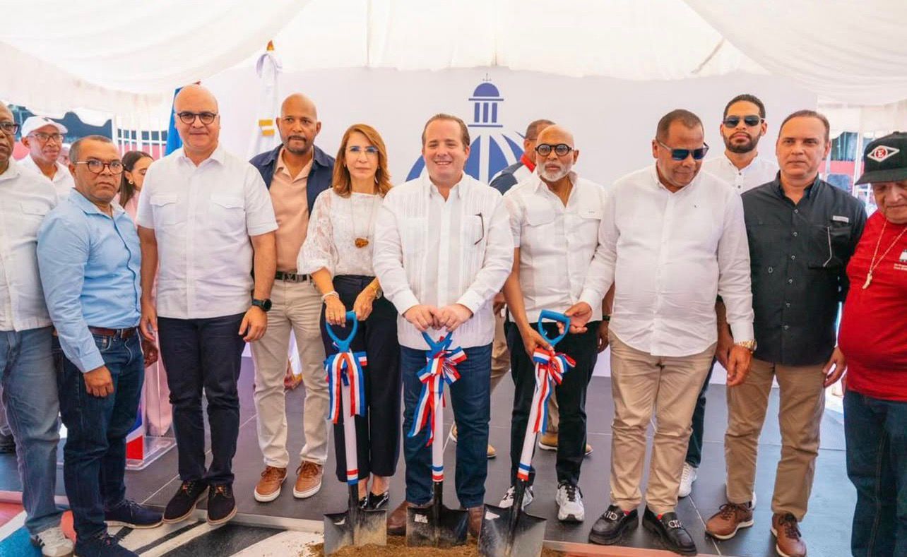 Gobernadora Claritza Rochtte acompaña al ministro José Ignacio Paliza en recorrido por Sosúa y San Felipe de Puerto Plata