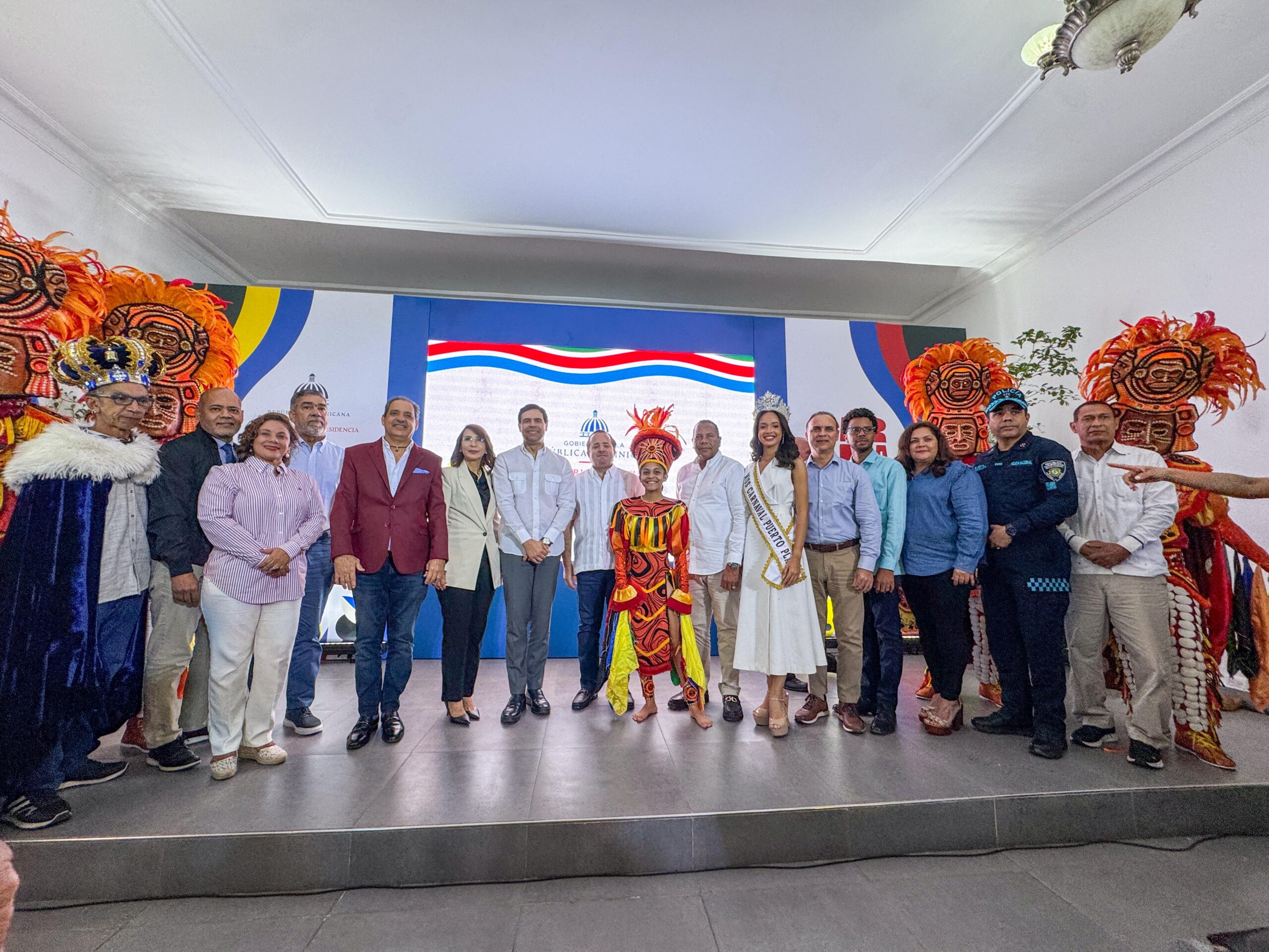 Gobernadora Claritza Rochtte participa en rueda de prensa sobre el Desfile Nacional de Carnaval 2026