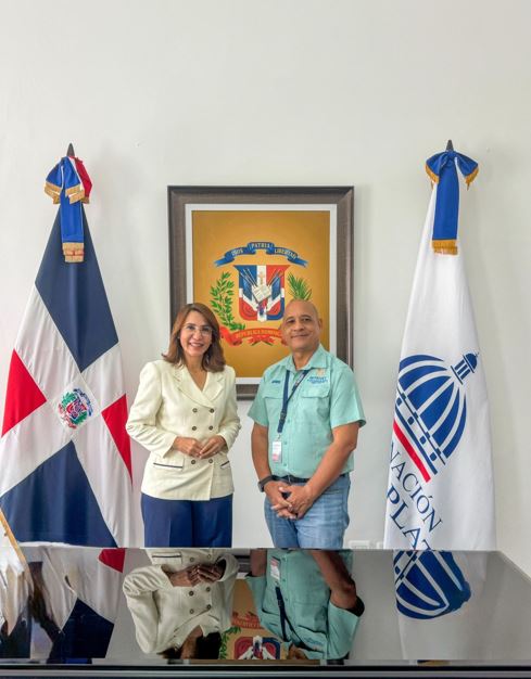 Gobernadora Claritza Rochtte recibe nuevo director provincial del Intrant en Puerto Plata