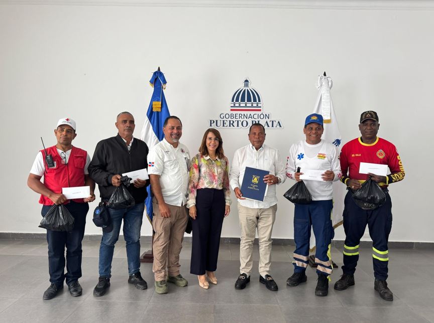 Gobernadora Claritza Rochtte y alcalde Roquelito García apoyan instituciones de rescate en Semana Santa