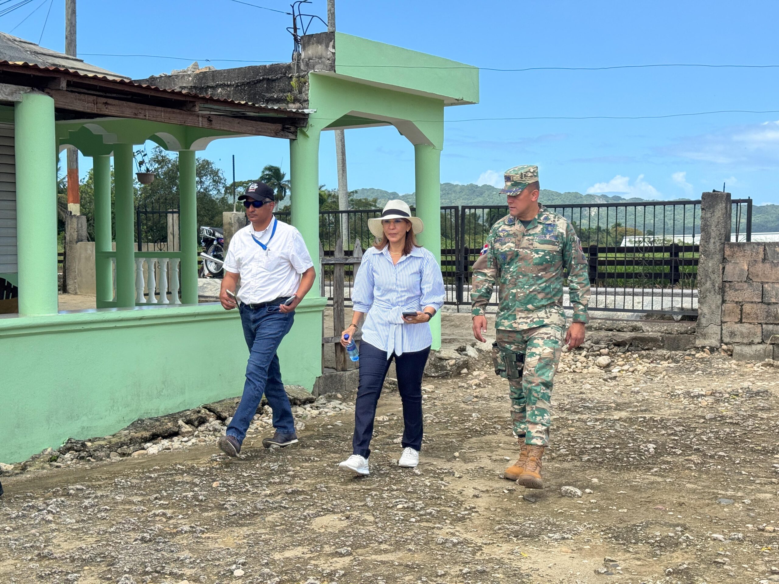 Gobernadora encabeza recorrido de supervisión en Sabaneta de Yásica junto a autoridades del INDRHI