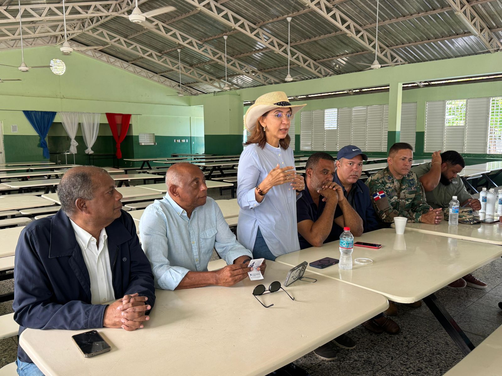 La gobernadora Claritza Rochtte encabeza jornada de asistencia y levantamiento tras inundaciones