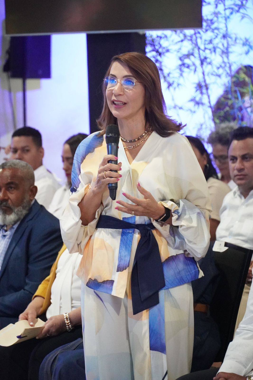 Gobernación de Puerto Plata realiza entregas de ayudas sociales en abril