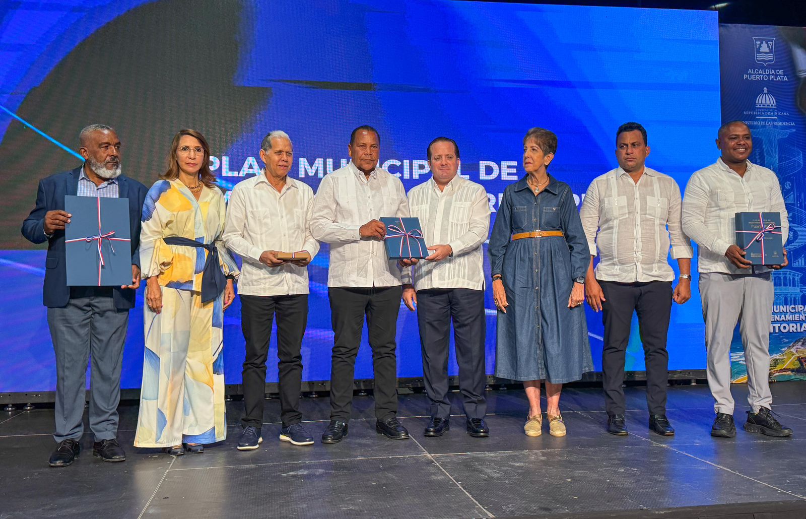 Gobernadora Claritza Rochtte y José Ignacio Paliza encabezan presentación de plan territorial en Puerto Plata