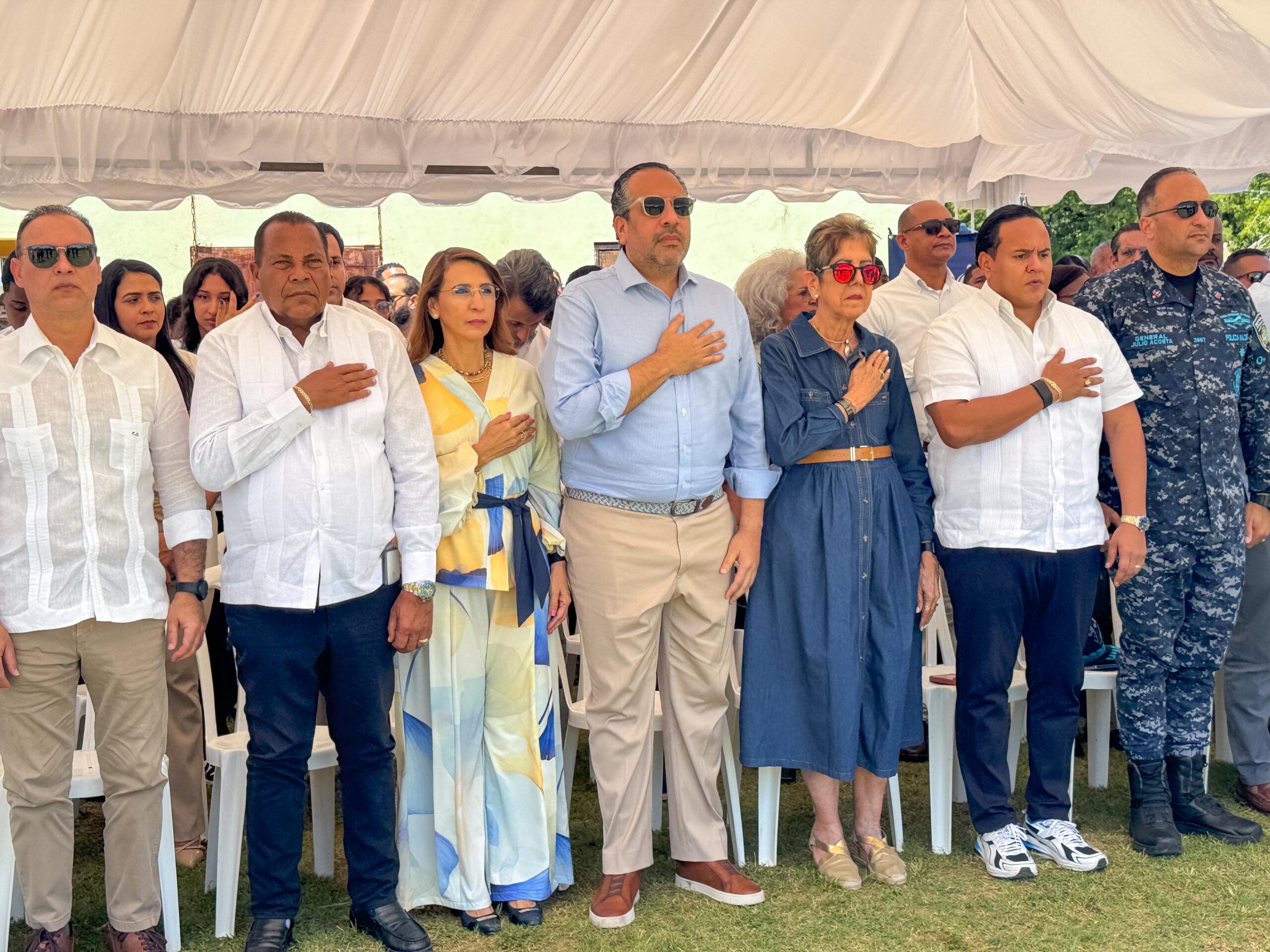 Claritza Rochtte asiste a primer picazo de moderno play escolar en Puerto Plata