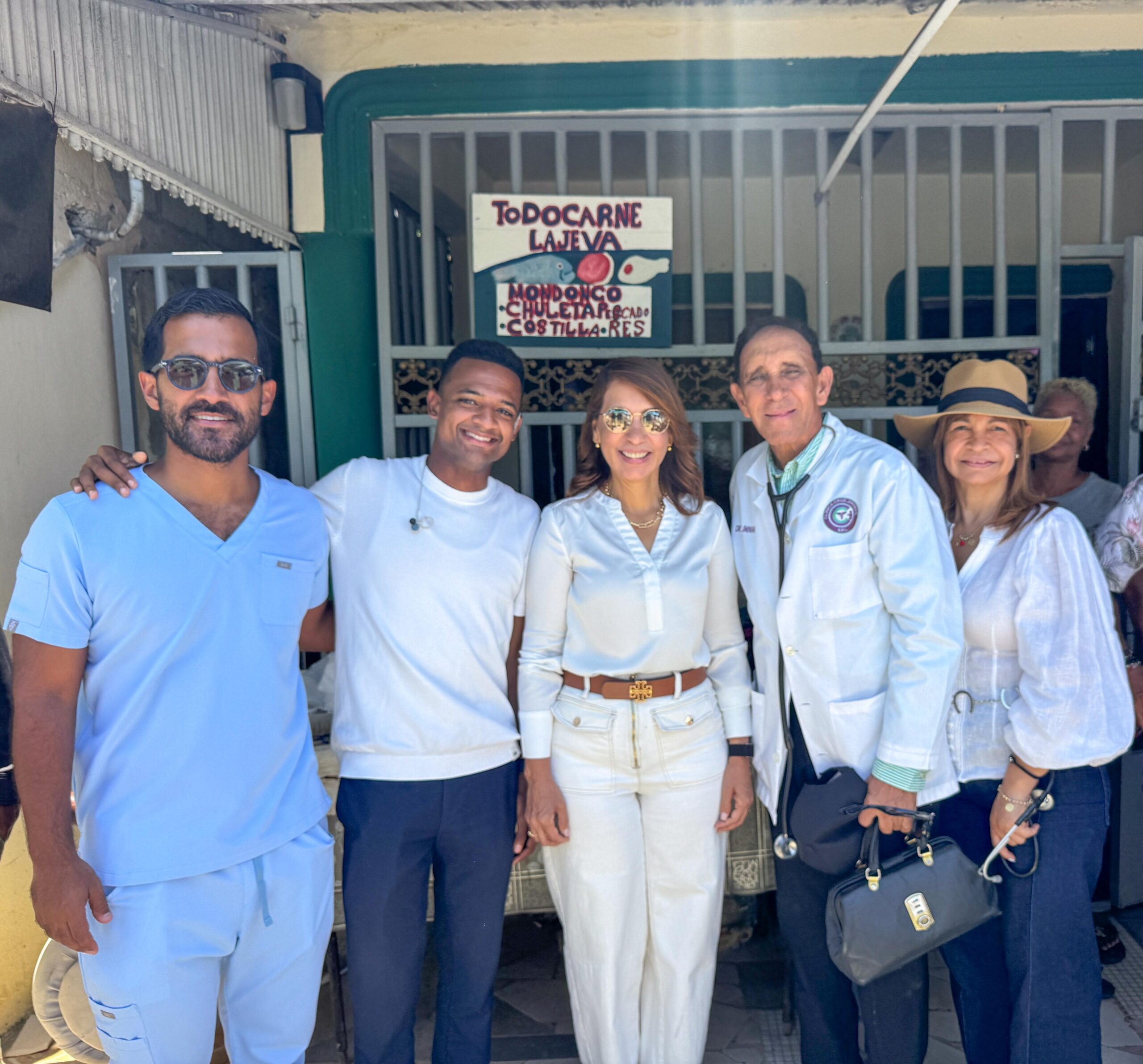 Autoridades respaldan jornada médica y entrega de ayudas en Montellano