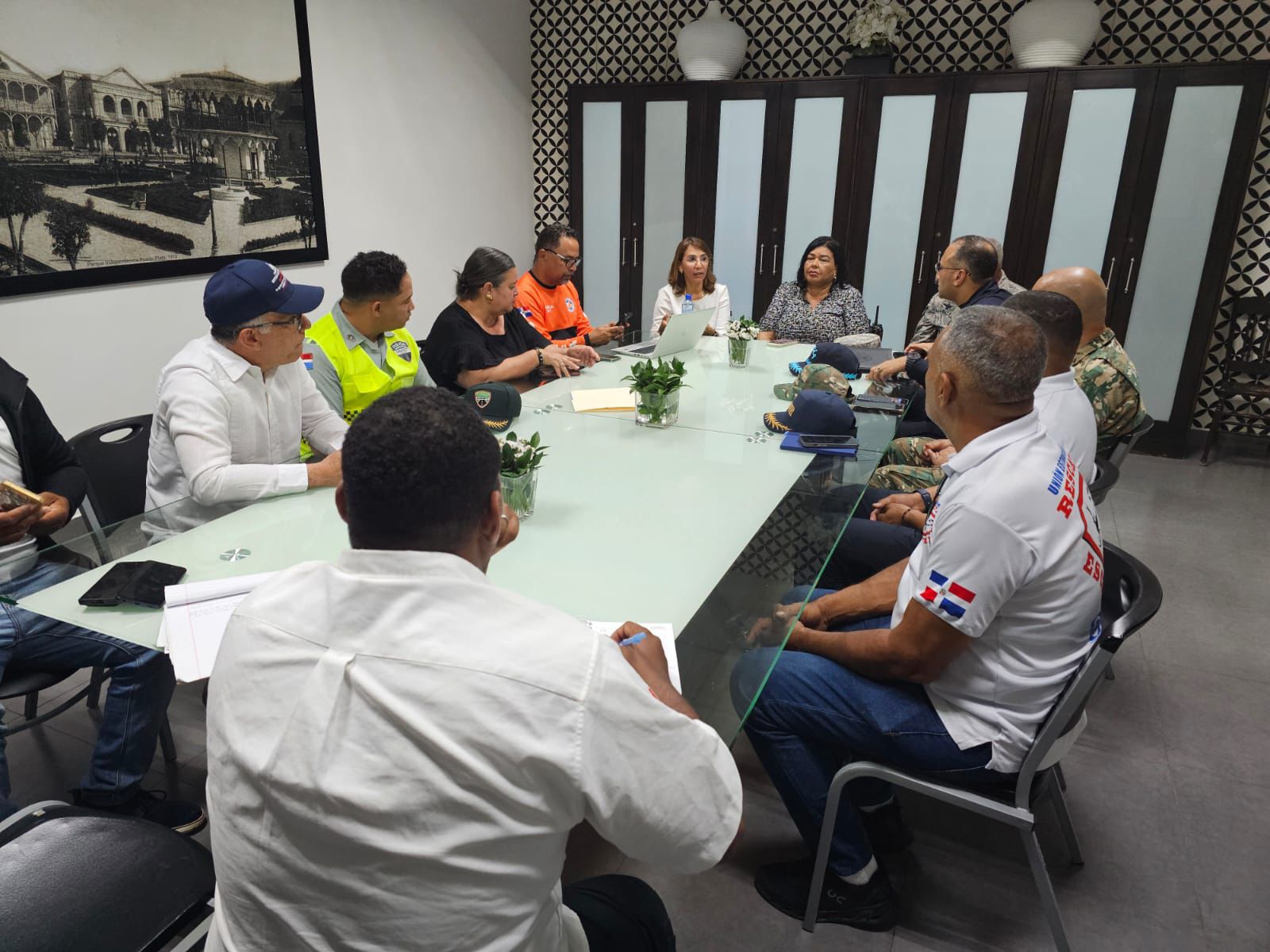 Gobernadora Claritza Rochtte convoca reunión de emergencia por lluvias en Puerto Plata