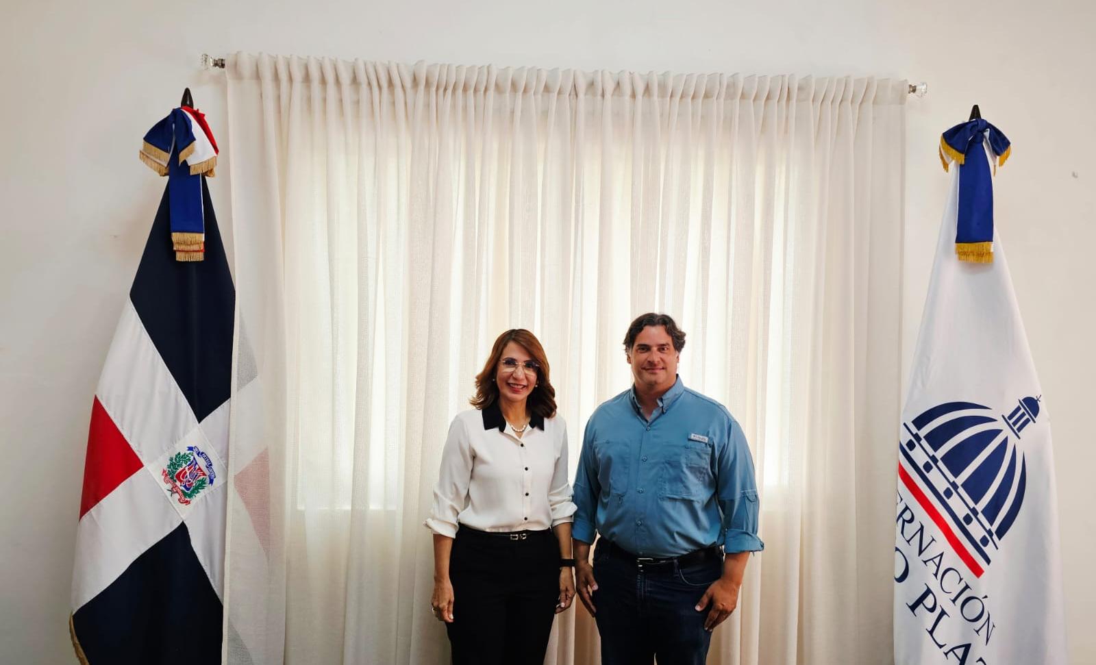 Gobernadora Claritza Rochtte recibe al nuevo director provincial de Turismo en Puerto Plata
