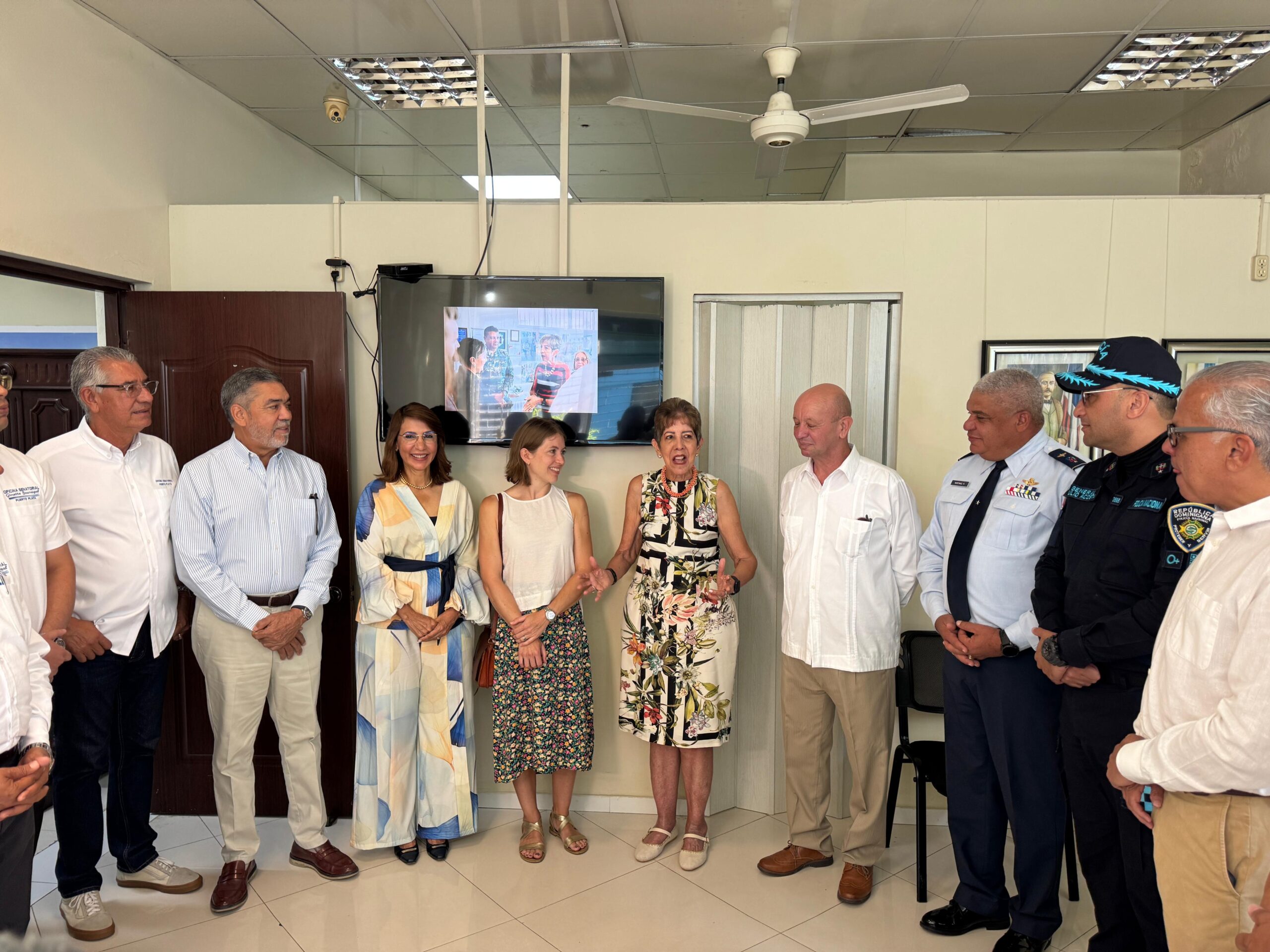 Gobernadora Claritza Rochtte recibe visita de cortesía de representantes diplomáticos de Bélgica