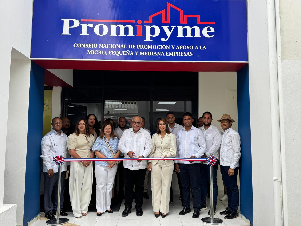 Gobernadora de Puerto Plata participa en apertura de la sucursal 114 de PROMIPYME en Sosúa