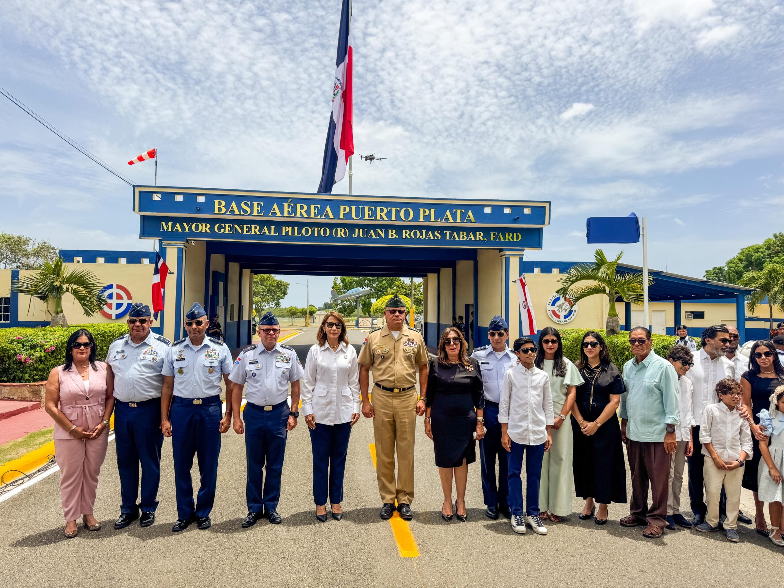 Gobernadora Claritza Rochtte participa en homenaje póstumo al mayor general piloto Juan Bautista Rojas Tabar