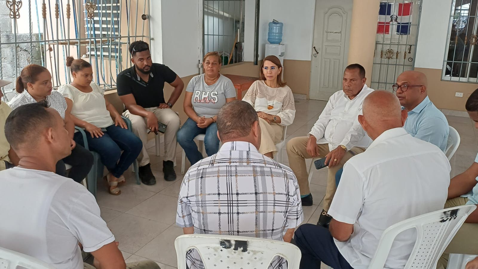 Autoridades y empresa contratista dialogan con juntas de vecinos en San Marcos