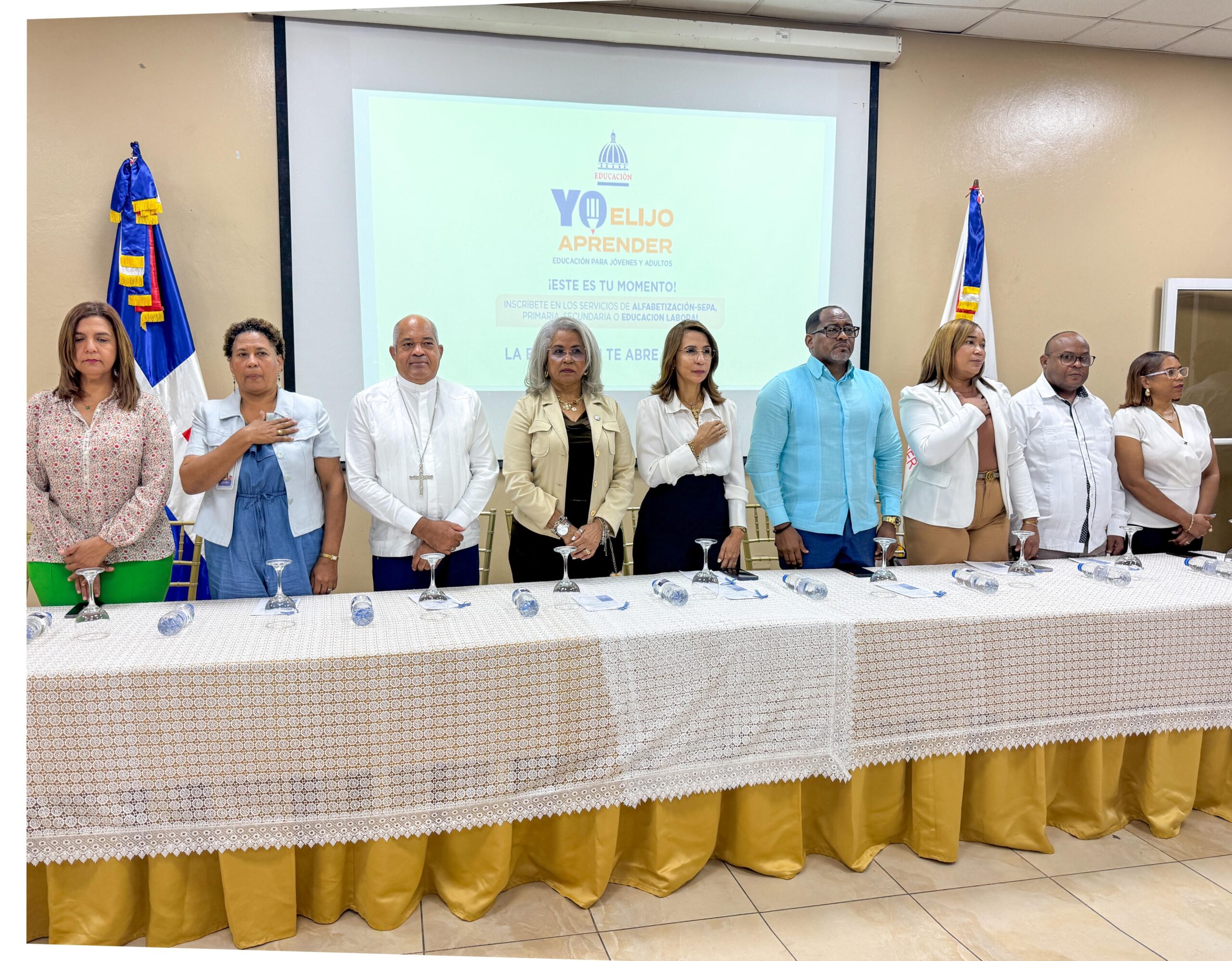 Autoridades destacan el valor de la continuidad educativa en acto de reconocimiento académico