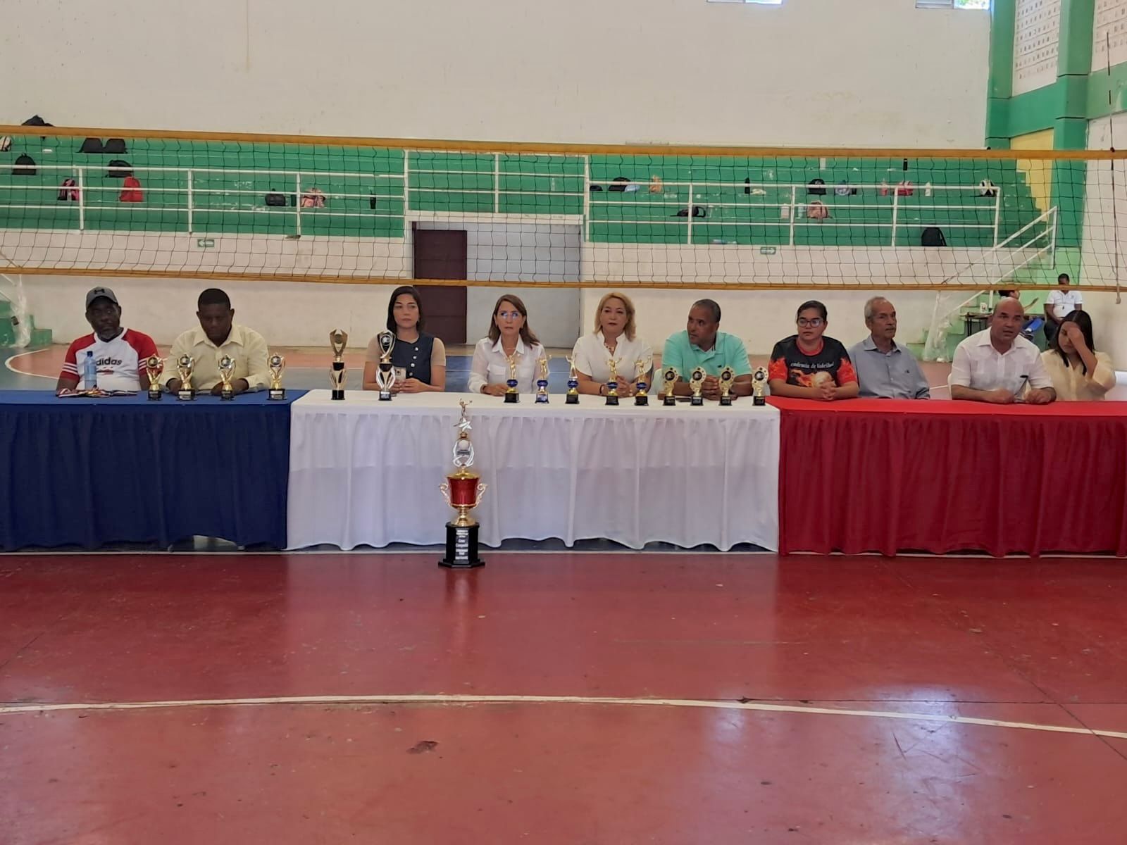 Gobernadora Claritza Rochtte recibe reconocimiento en Primer Torneo Internacional de Voleibol