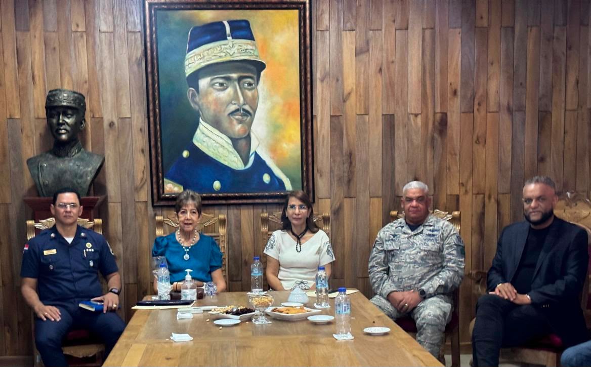 Gobernadora Claritza Rochtte encabeza jornada de coordinación y presenta nuevo director regional Norte de la Policía Nacional