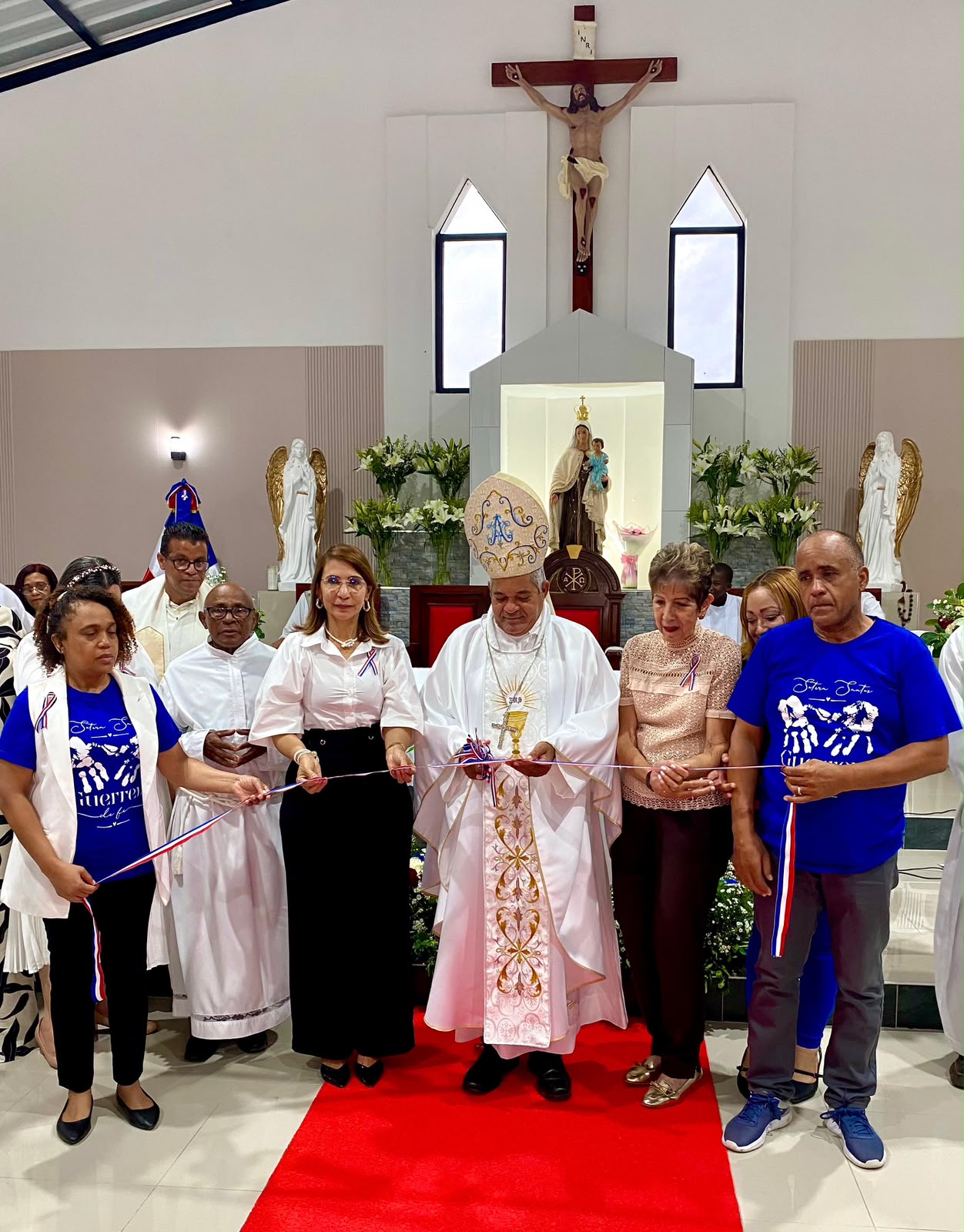 Gobernadora Claritza Rochtte participa en la inauguración de la Parroquia Nuestra Señora del Carmen en Guananico